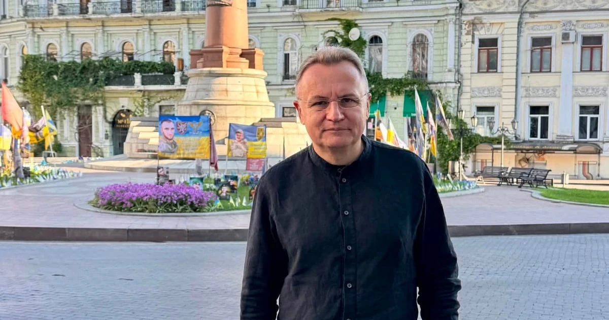 Знайдений в автомобілі Садового пристрій з антеною та SIM-карткою, який мер назвав схожим на прослуховувальний